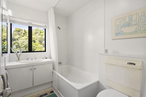 Photo of property in 18 Patanga Crescent, Thorndon, Wellington, 6011