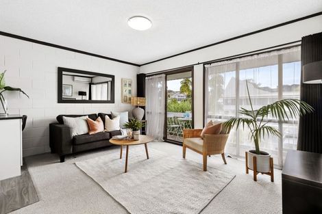 Photo of property in 9/1 Glen Road, Browns Bay, Auckland, 0630
