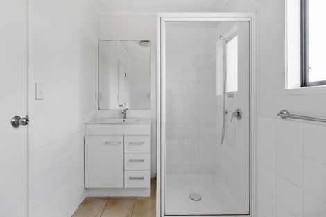 Photo of property in 43 Tiri Tiri Road, Birkdale, Auckland, 0626