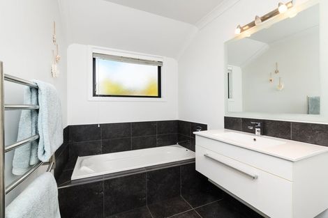 Photo of property in 44 Chestnut Close, Kelvin Grove, Palmerston North, 4414