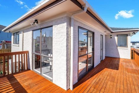 Photo of property in 9 Massine Place, Randwick Park, Auckland, 2105
