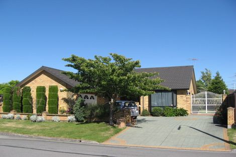 Photo of property in 16 Inglewood Place, Avonhead, Christchurch, 8042