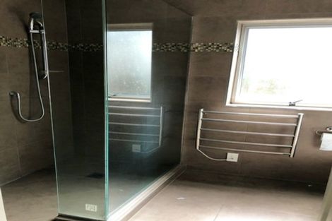 Photo of property in 2/205 Onewa Road, Birkenhead, Auckland, 0626