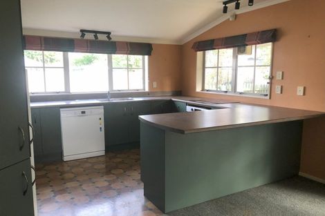 Photo of property in 4 Holly Court, Palmerston North, 4410