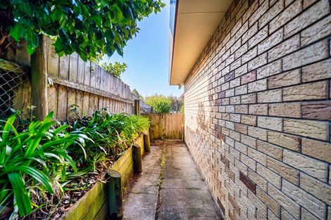 Photo of property in 11 Plumstead Rise, Glen Eden, Auckland, 0602