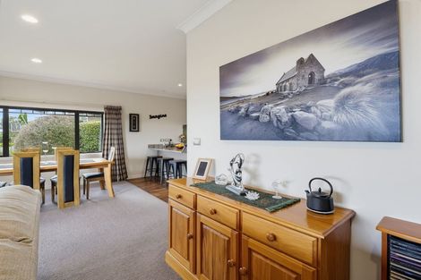 Photo of property in 71 Ruapehu Drive, Fitzherbert, Palmerston North, 4410