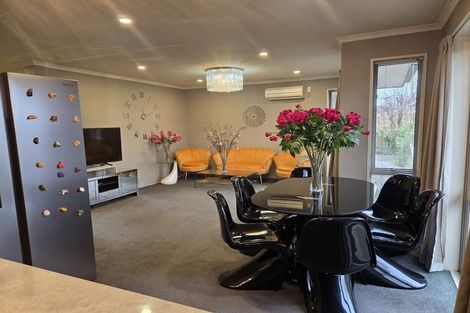 Photo of property in 219b Main North Road, Redwood, Christchurch, 8051