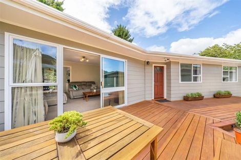 Photo of property in 22 Gemstone Drive, Birchville, Upper Hutt, 5018