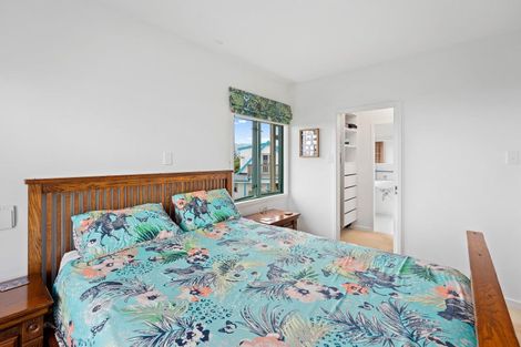 Photo of property in 10-12 Oratia Street, Waikanae Beach, Waikanae, 5036