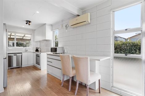 Photo of property in 3/1 Cockayne Crescent, Sunnynook, Auckland, 0620