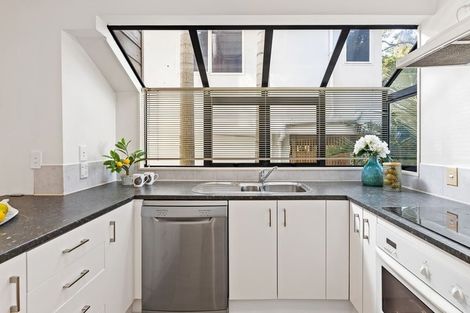 Photo of property in 2/62a Lynden Avenue, Hillcrest, Auckland, 0627