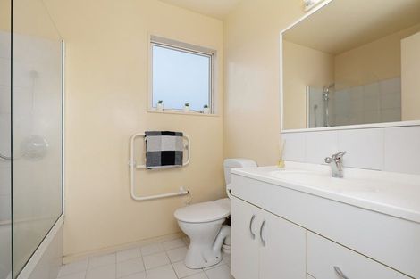Photo of property in 2/64a Toorak Avenue, Avonhead, Christchurch, 8042