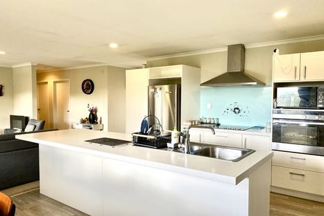 Photo of property in 62 Sunstone Crescent, Brown Owl, Upper Hutt, 5018