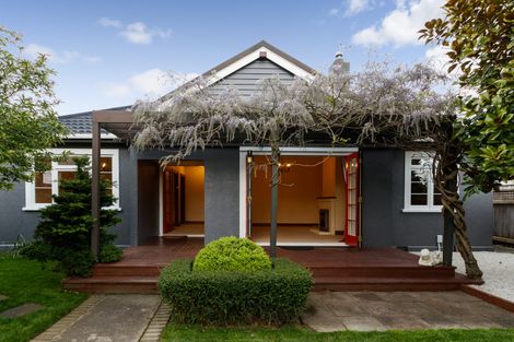 Photo of property in 21 Phoenix Avenue, Hokowhitu, Palmerston North, 4410