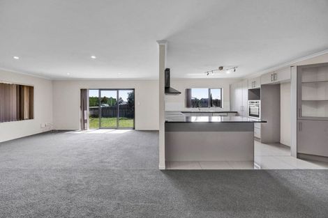 Photo of property in 8 County Drive, Hawera, 4610