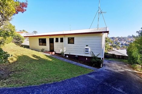 Photo of property in 2/13 Helicon Place, Totara Vale, Auckland, 0629