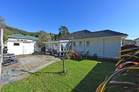 Photo of property in 2 Kereru Grove, Stokes Valley, Lower Hutt, 5019