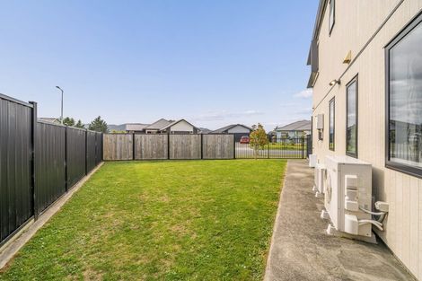 Photo of property in 52 Mawai Hakona Drive, Wallaceville, Upper Hutt, 5018