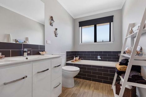 Photo of property in 16 Wahaika Way, Papamoa Beach, Papamoa, 3118