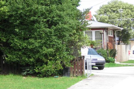 Photo of property in 16 Vera Road, Te Atatu South, Auckland, 0610