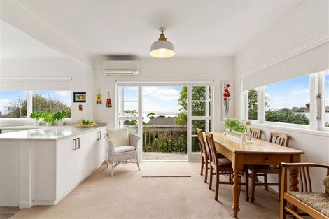 Photo of property in 1/94 Island Bay Road, Beach Haven, Auckland, 0626