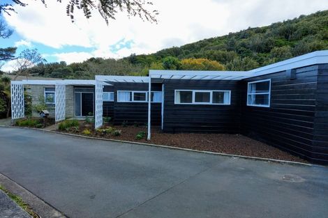 Photo of property in 2 Mamaku Grove, Khandallah, Wellington, 6035