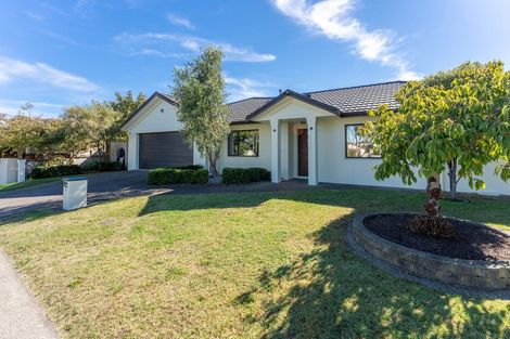 Photo of property in 7 Quadrant Heights, Paraparaumu, 5032