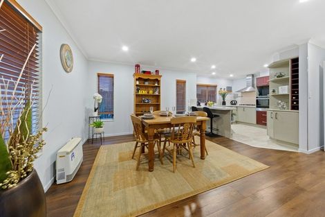 Photo of property in 13 Lilybank Crescent, East Tamaki, Auckland, 2013