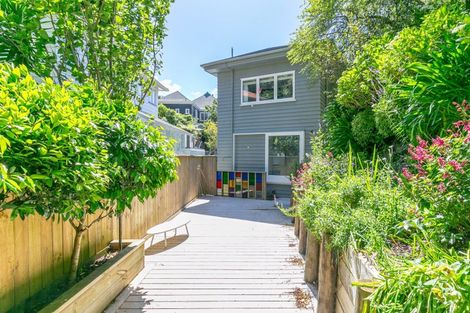 Photo of property in 11 Easdale Street, Kelburn, Wellington, 6012