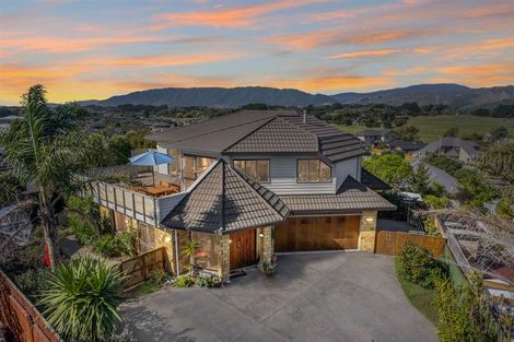 Photo of property in 5 Shearwater Rise, Paraparaumu Beach, Paraparaumu, 5032
