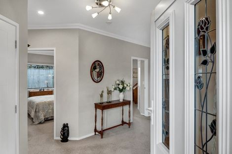 Photo of property in 2 Manurau Crescent, Merrilands, New Plymouth, 4312