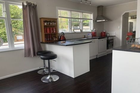 Photo of property in 28 Thomson Grove, Stokes Valley, Lower Hutt, 5019