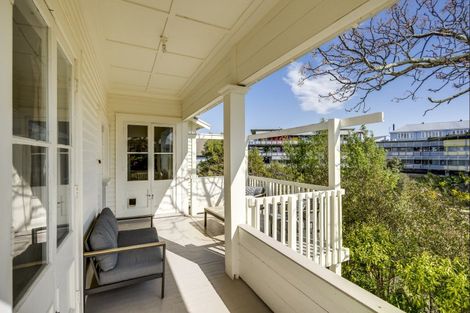 Photo of property in 18 Gladstone Road, Bluff Hill, Napier, 4110