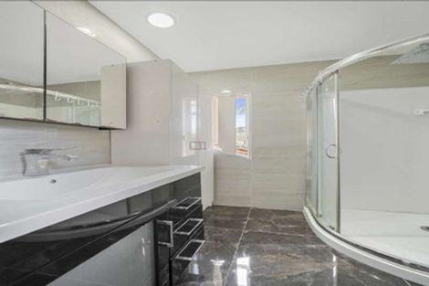 Photo of property in 12 De Havilland Drive, Goodwood Heights, Auckland, 2105