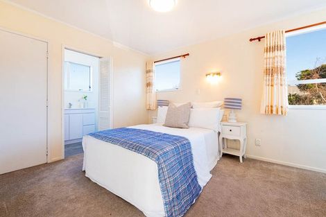 Photo of property in 8 Lisa Rise, Half Moon Bay, Auckland, 2012