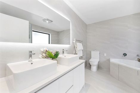 Photo of property in 96 Ksenia Drive, Flat Bush, Auckland, 2019