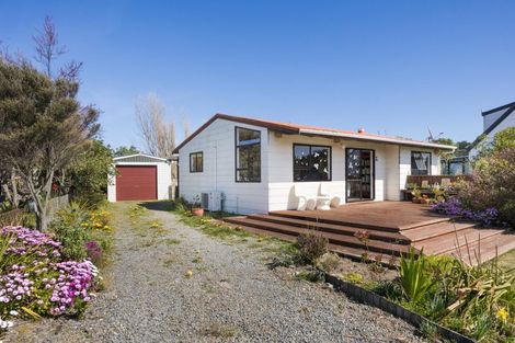 Photo of property in 8 Cousins Avenue East, Foxton Beach, Foxton, 4815