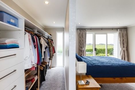 Photo of property in 11 Saint Heliers Grove, Fitzherbert, Palmerston North, 4410