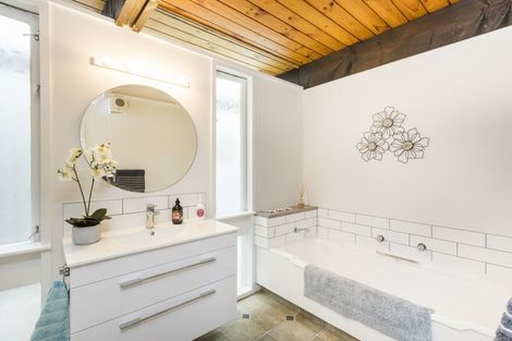 Photo of property in 11 Chilton Grove, Hokowhitu, Palmerston North, 4410