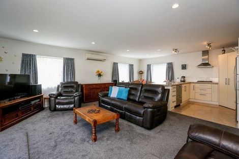 Photo of property in 5a Simons Street, Moturoa, New Plymouth, 4310