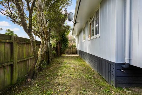 Photo of property in 3/99a View Road, Sunnyvale, Auckland, 0612