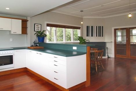 Photo of property in 11 Tawa Street, Tawa, Wellington, 5028