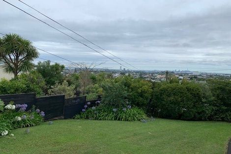 Photo of property in 2/4 Dewsbury Terrace, Castor Bay, Auckland, 0620