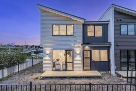 Photo of property in 9 Whawhaki Lane, Kumeu, 0810