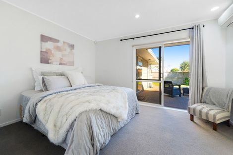 Photo of property in 2 Chale Place, Somerville, Auckland, 2014