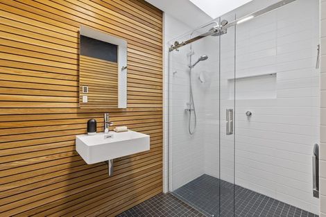 Photo of property in 3/34 Heathcote Road, Castor Bay, Auckland, 0620