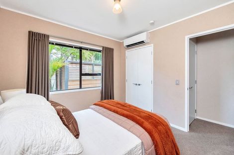 Photo of property in 1/31 Deverell Place, Northcross, Auckland, 0632