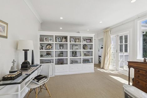 Photo of property in 31 Kiriwai Road, Paremata, Porirua, 5024