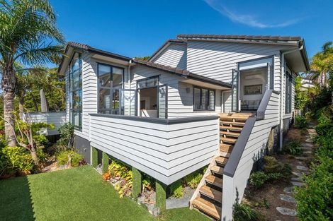 Photo of property in 15 Seagate Place, Red Beach, 0932