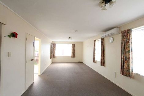 Photo of property in 1/69 Luanda Drive, Ranui, Auckland, 0612